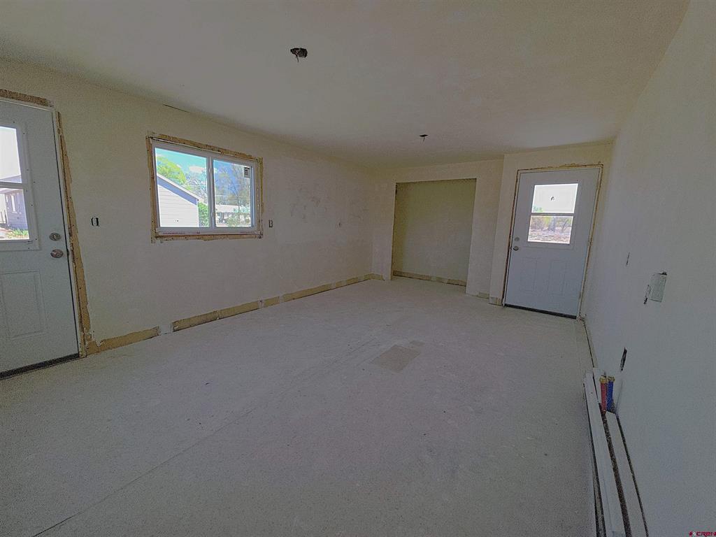 1045 & 1055 E 9th Street Property Photo 15