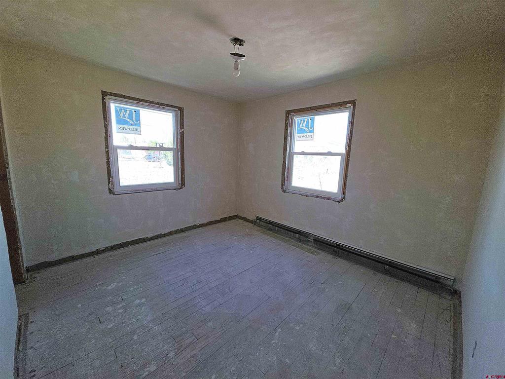 1045 & 1055 E 9th Street Property Photo 16