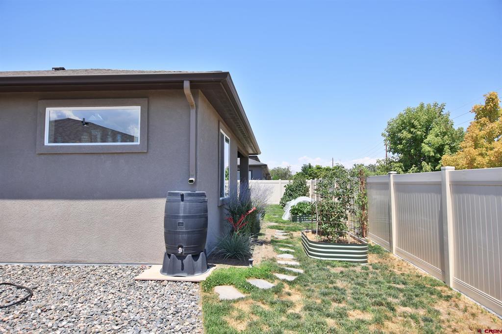 450 Warren Street Property Photo 22