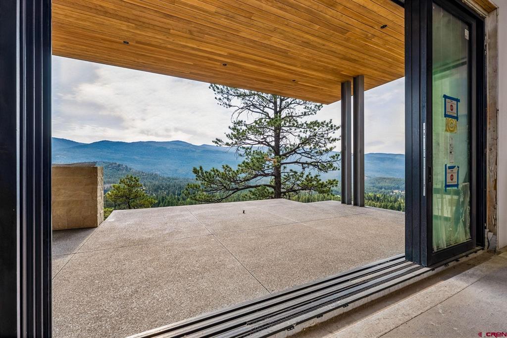 539 Glacier Cliff Drive Property Photo 8