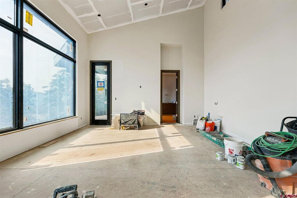 539 Glacier Cliff Drive Property Photo 16