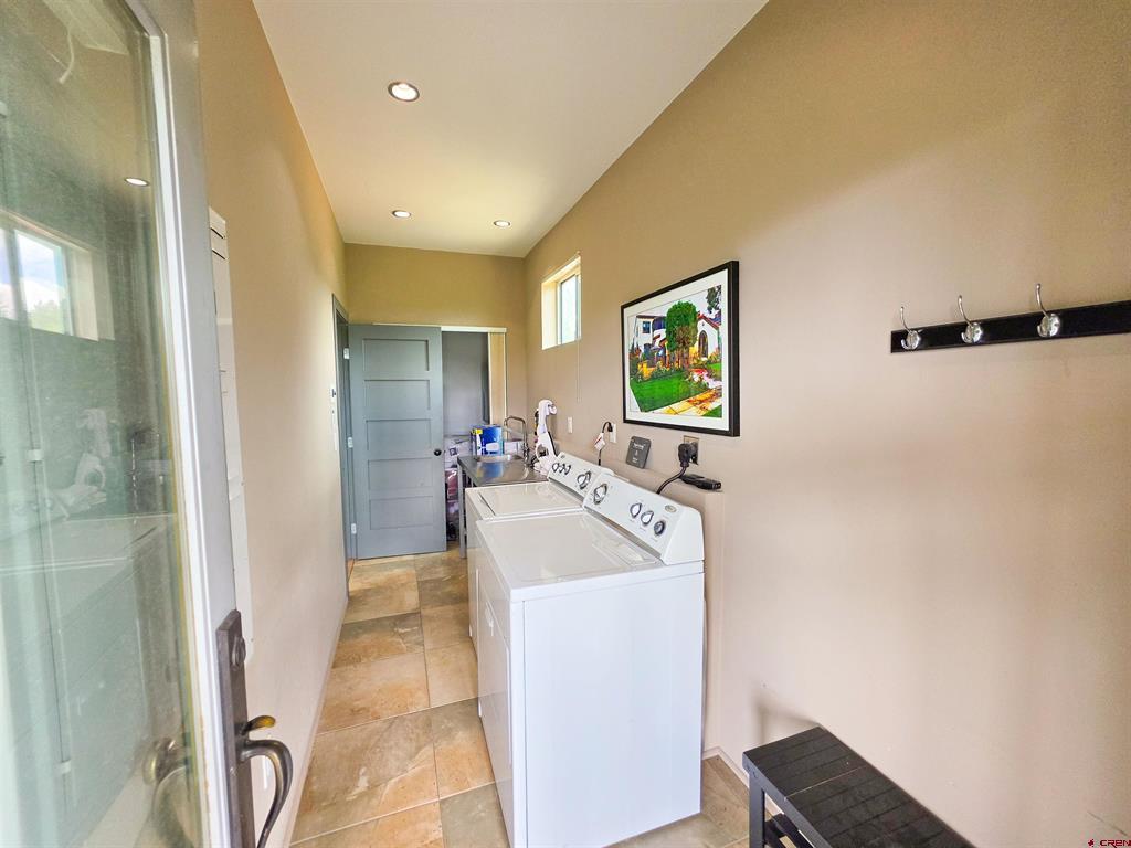 609 S Black Bear Place Property Photo 5