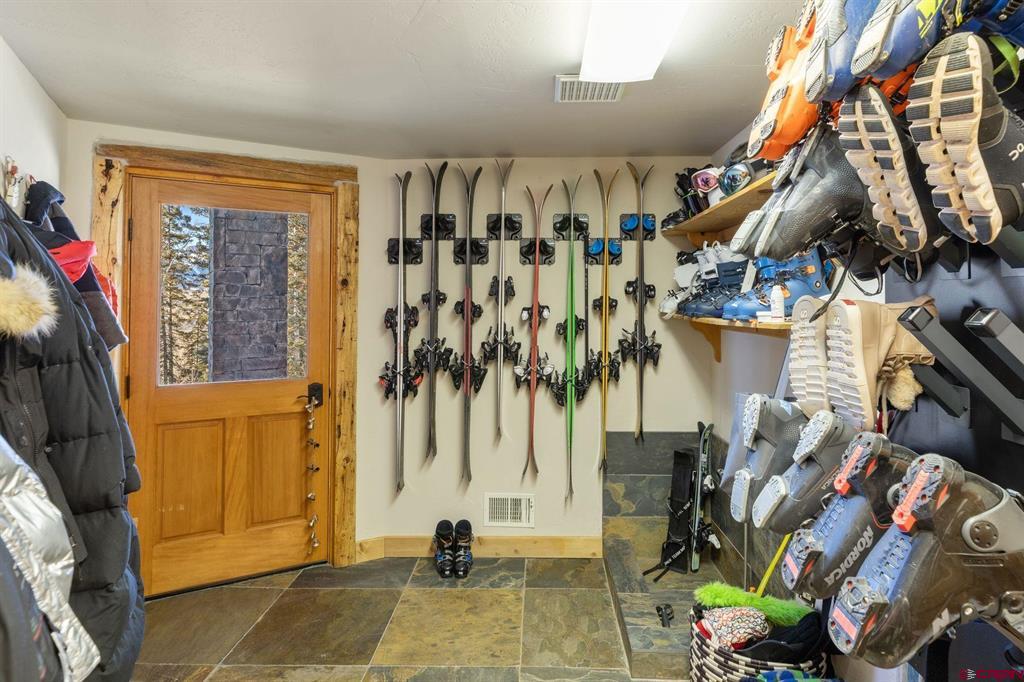100 Stevens Drive Property Photo 5