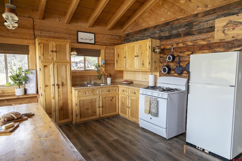 1001 Cr 17 Property Photo 4