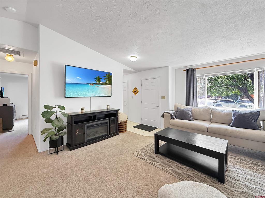 976 Yorkshire Court Property Photo 3