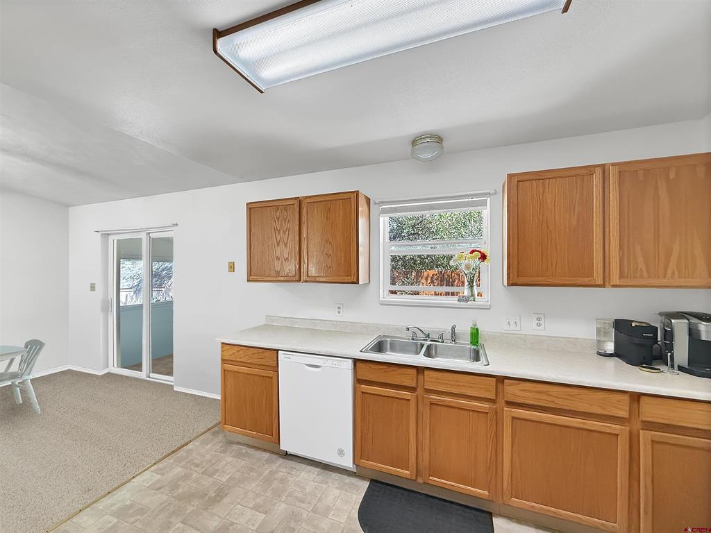 976 Yorkshire Court Property Photo 6