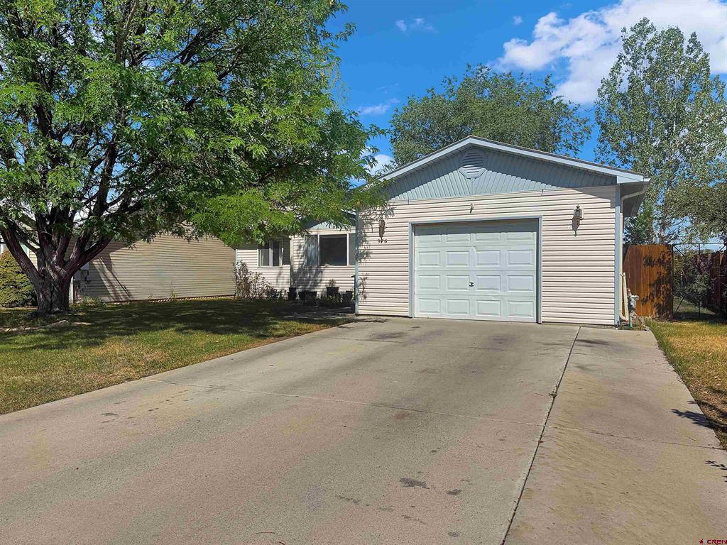 976 Yorkshire Court Property Photo 13