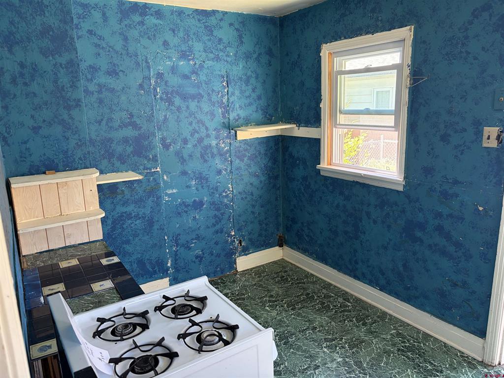 237 S Broadway Property Photo 6