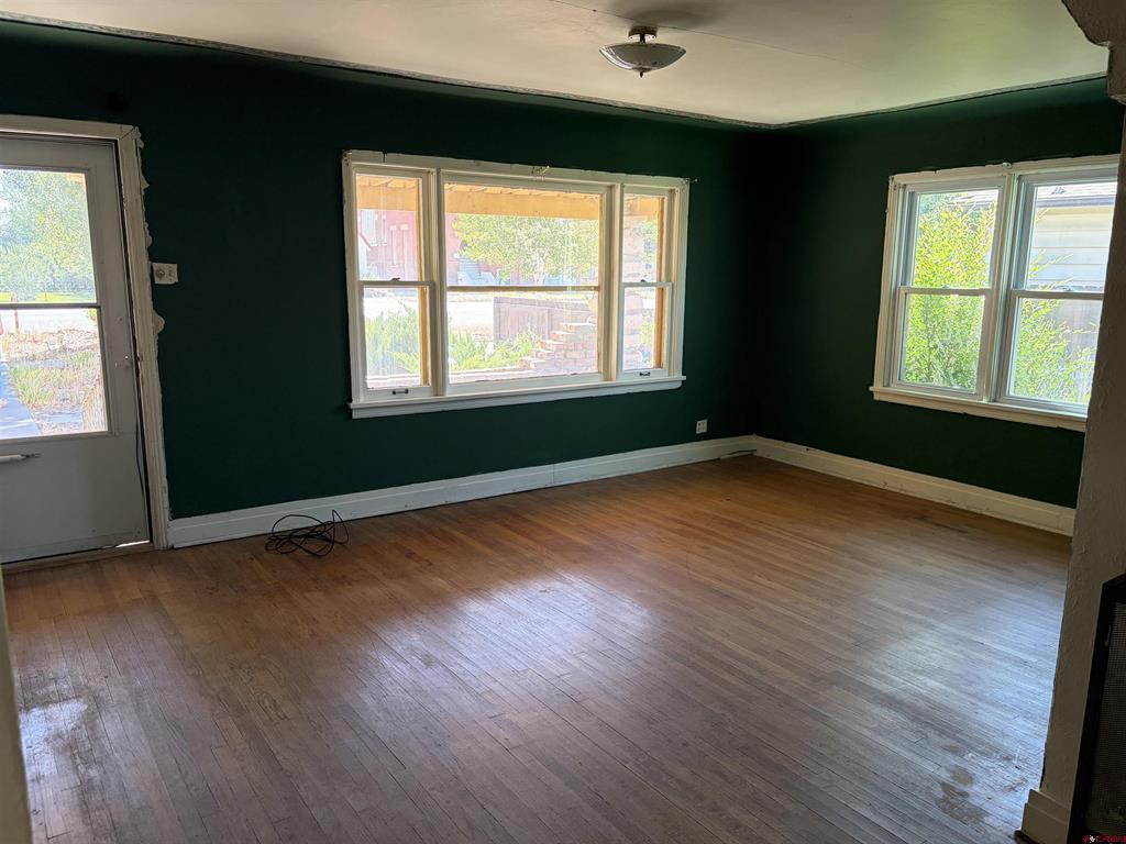 237 S Broadway Property Photo 7