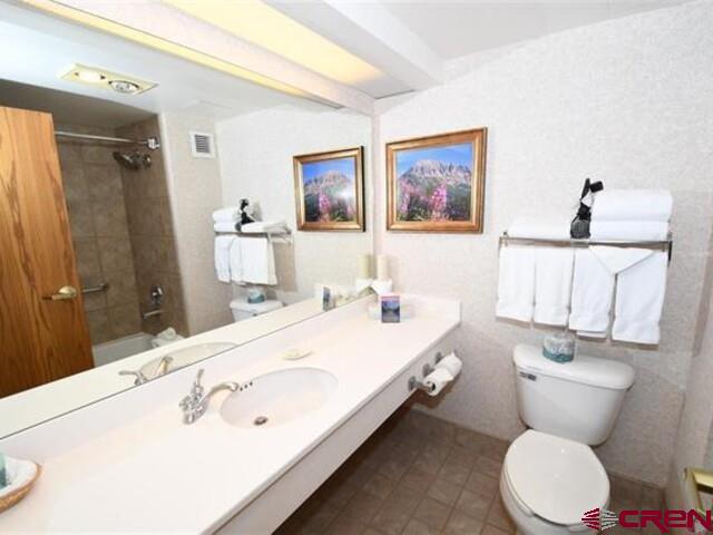 6 Emmons Road Property Photo 17