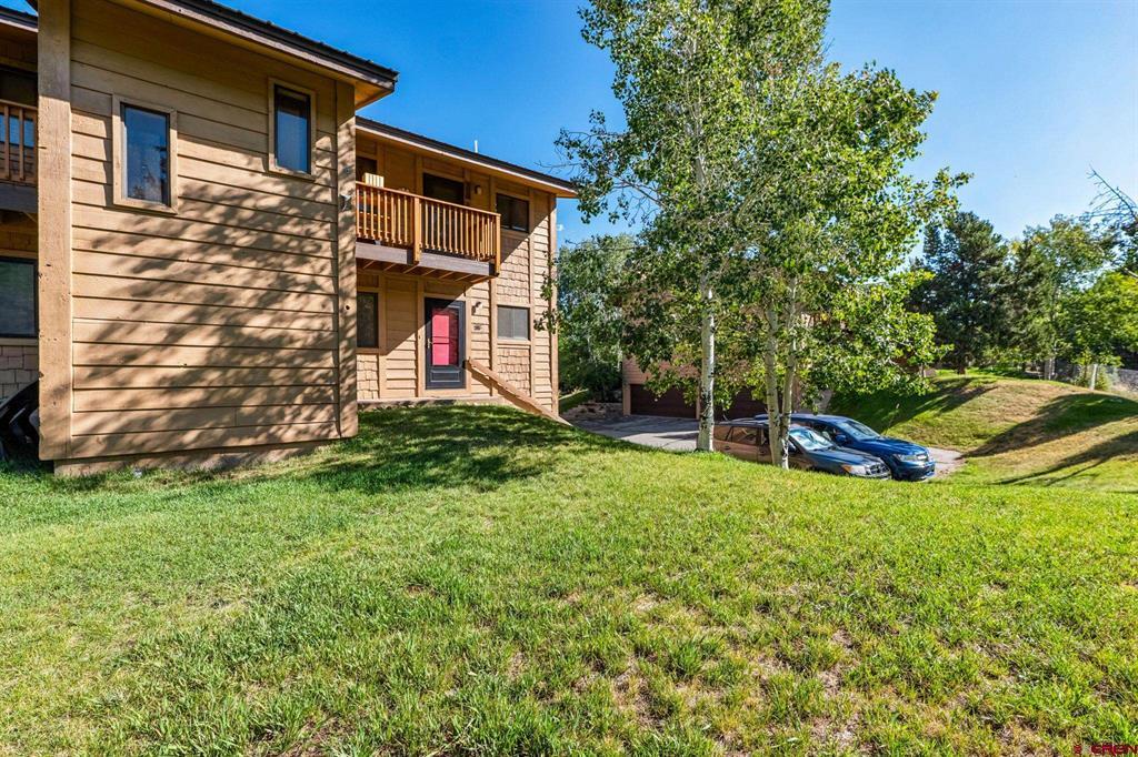 304 Hillcrest Drive Property Photo 2