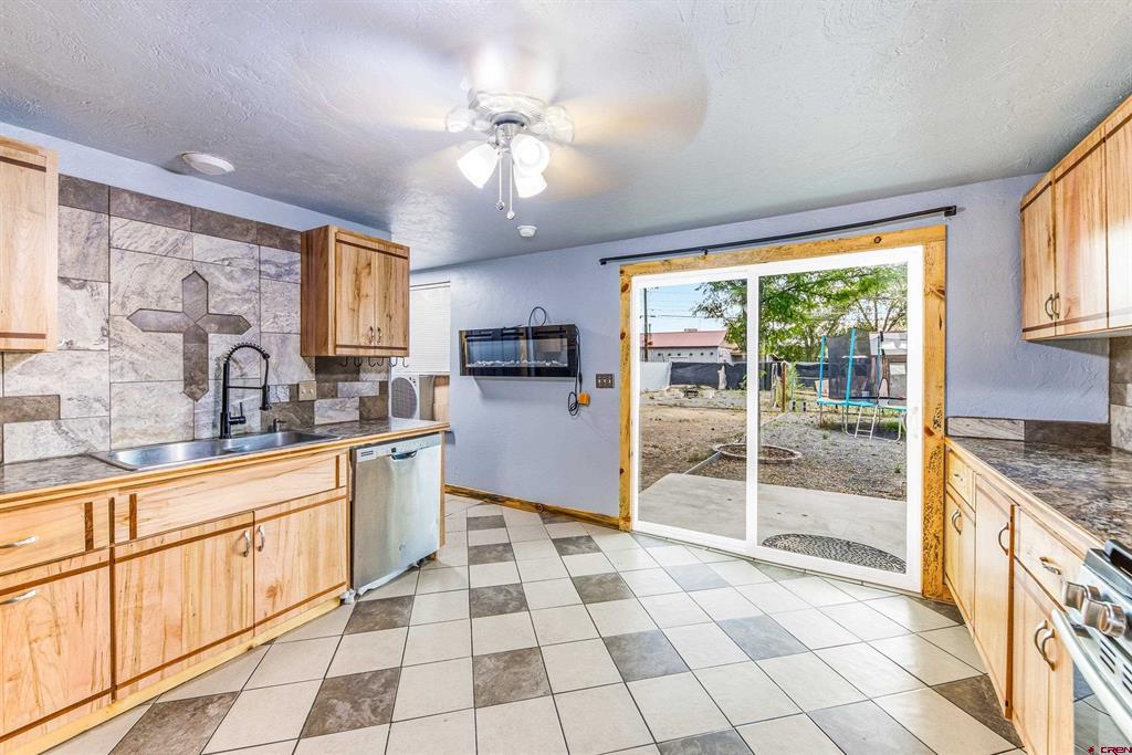 455 Dodge Street Property Photo 3