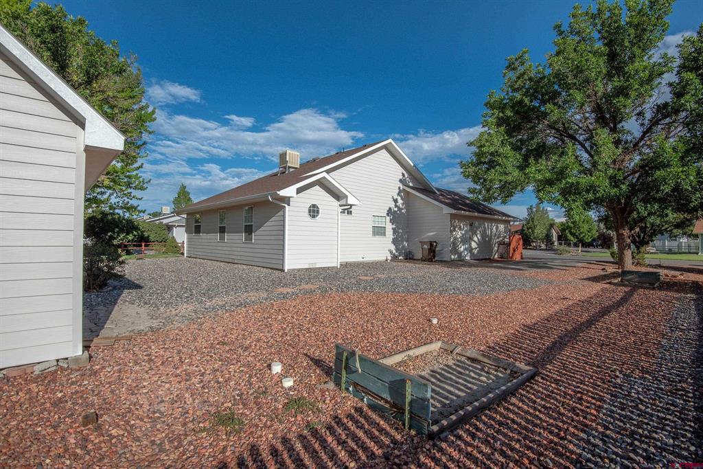 1665 Sneffels Street Property Photo 3