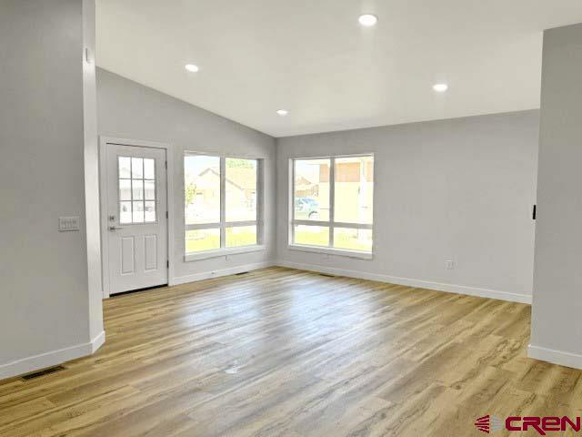976 Bluffs Blvd Property Photo 5