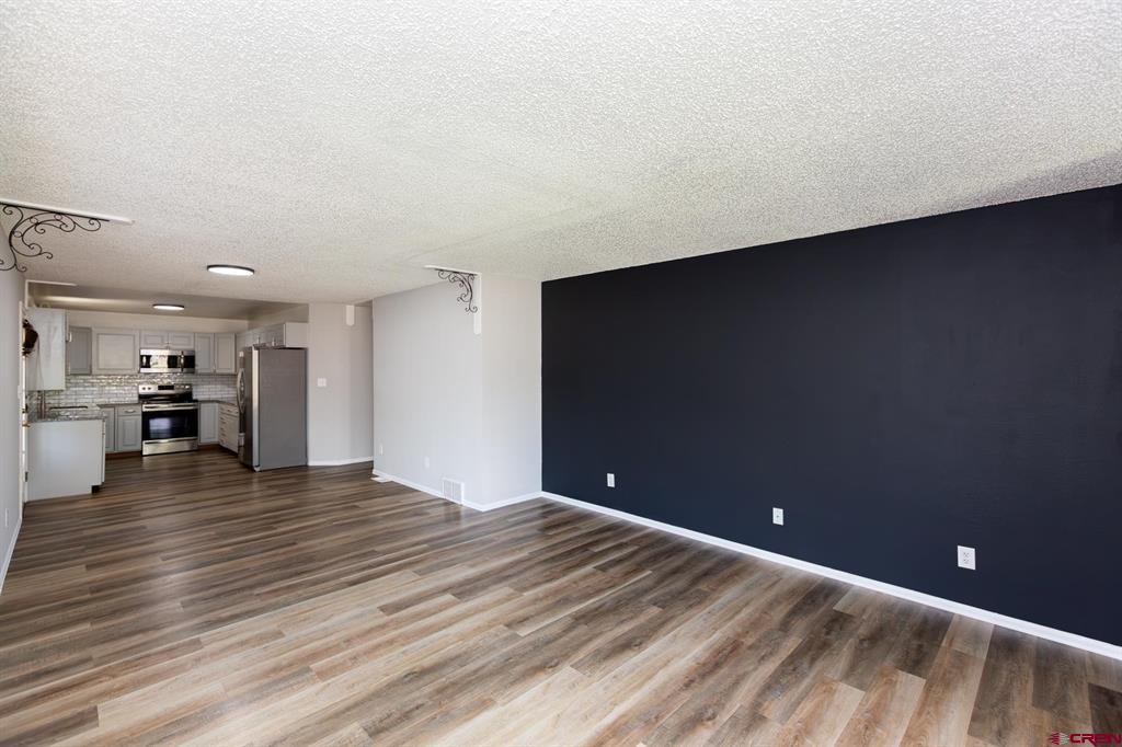 675 30 Road Property Photo 3
