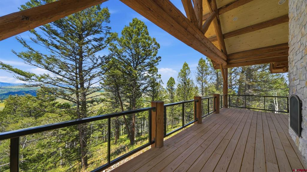 573 Crest Drive Property Photo 3