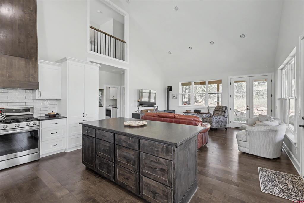 455 Clint Property Photo 24