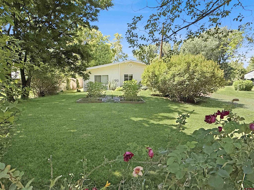 576 W 6th Avenue Property Photo 2