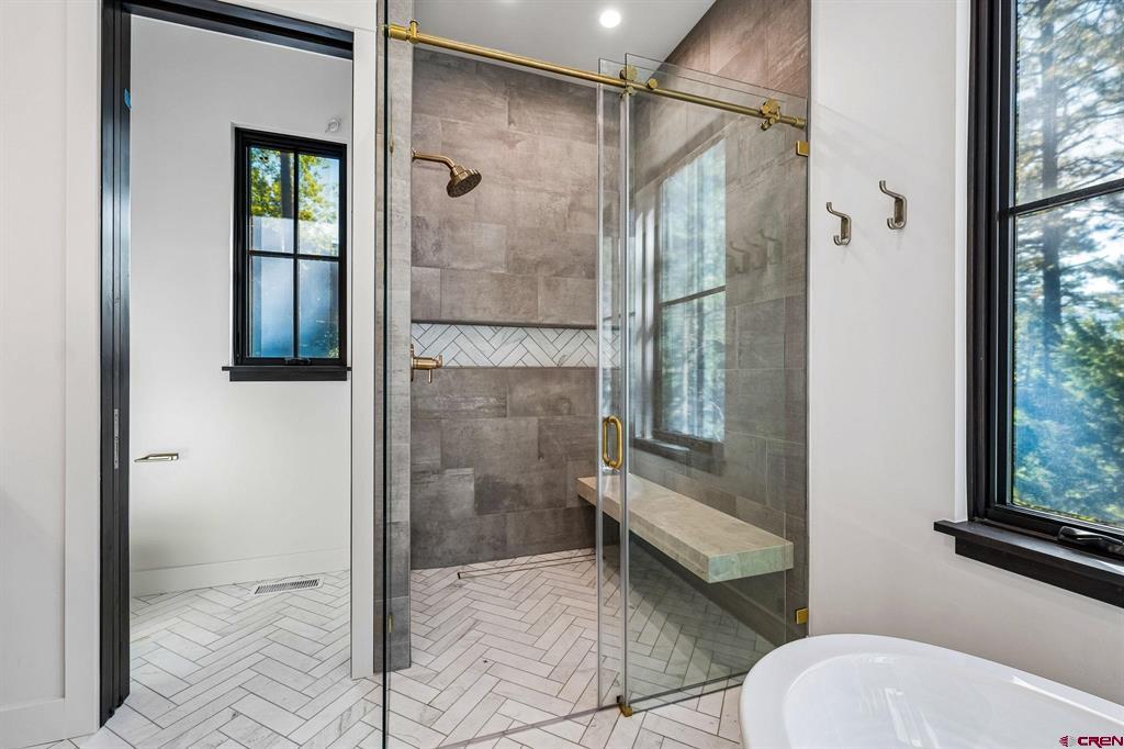 103 Glacier Cliff Drive Property Photo 15