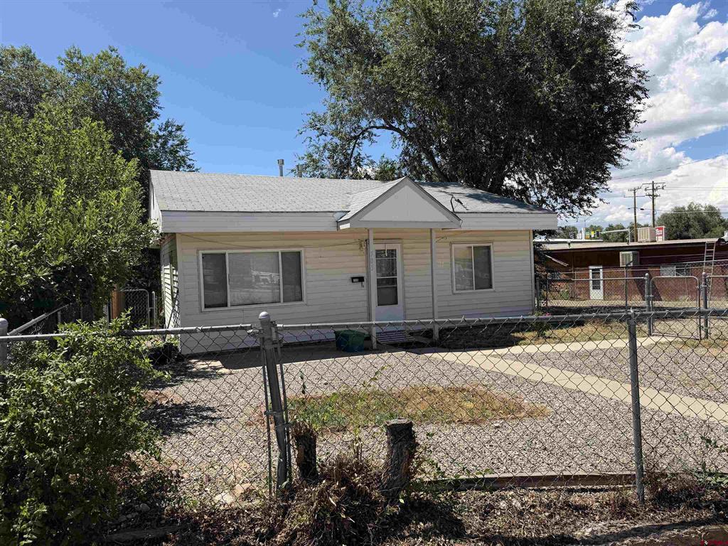 705 Jordan Place Property Photo 6