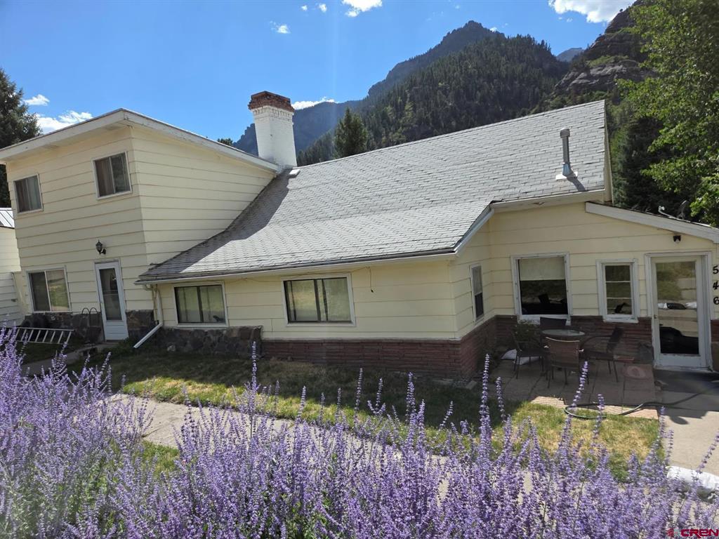546 2nd Street Property Photo 1
