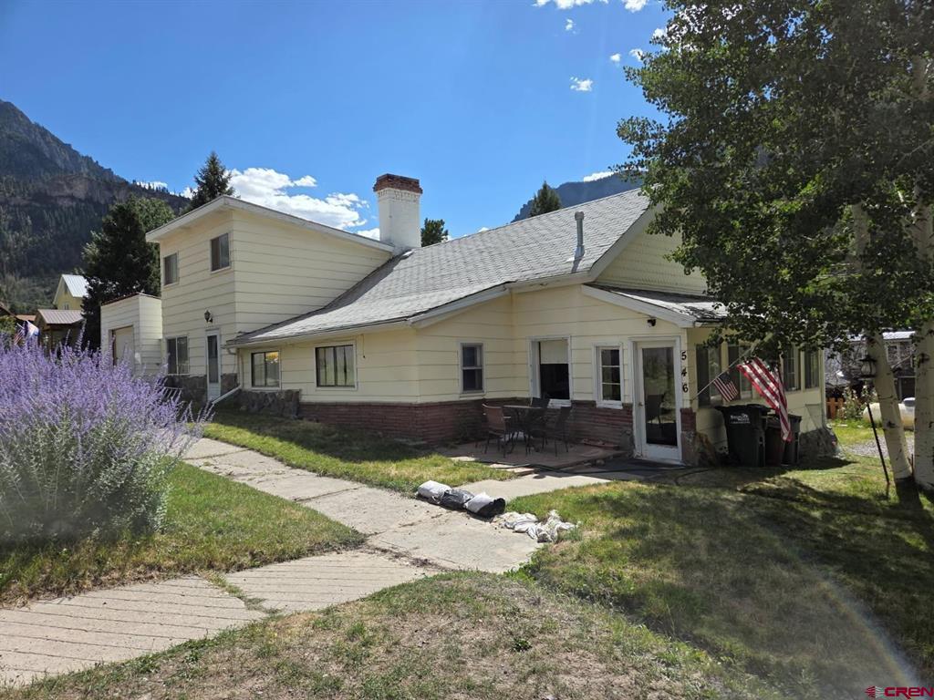 546 2nd Street Property Photo 2