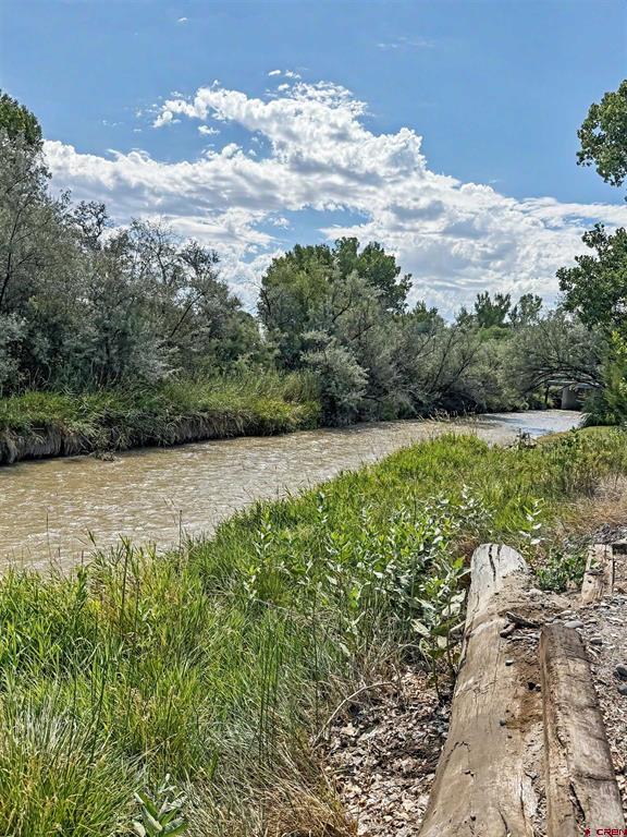 18569 B Road Property Photo 2