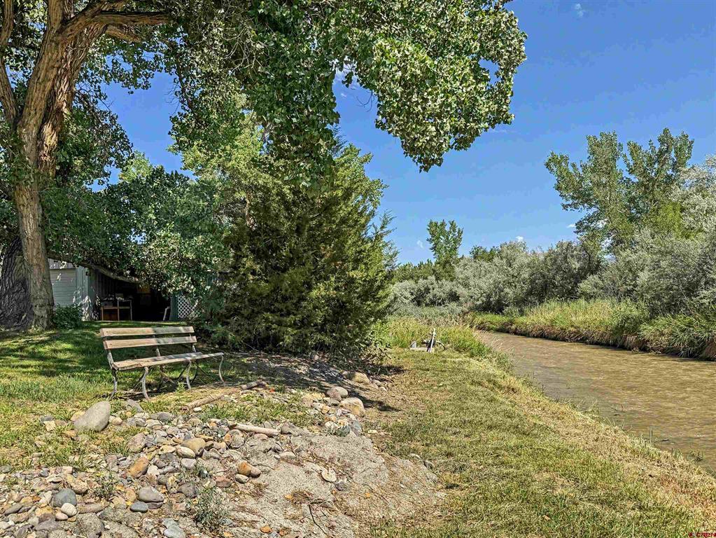 18569 B Road Property Photo 3