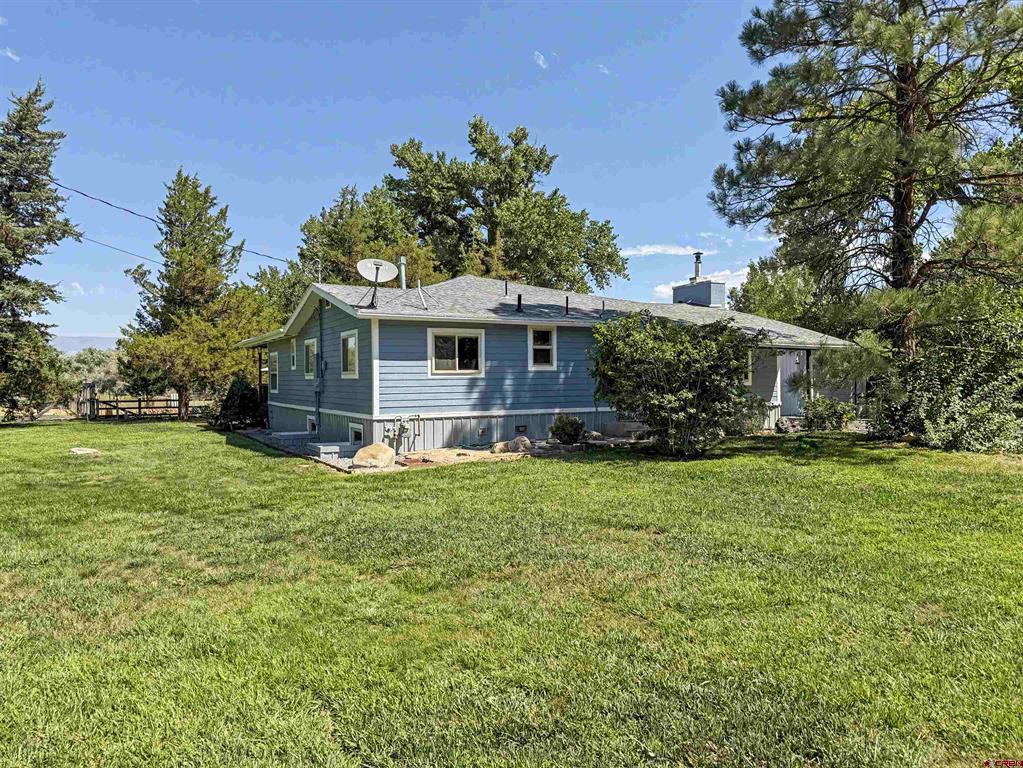 18569 B Road Property Photo 5