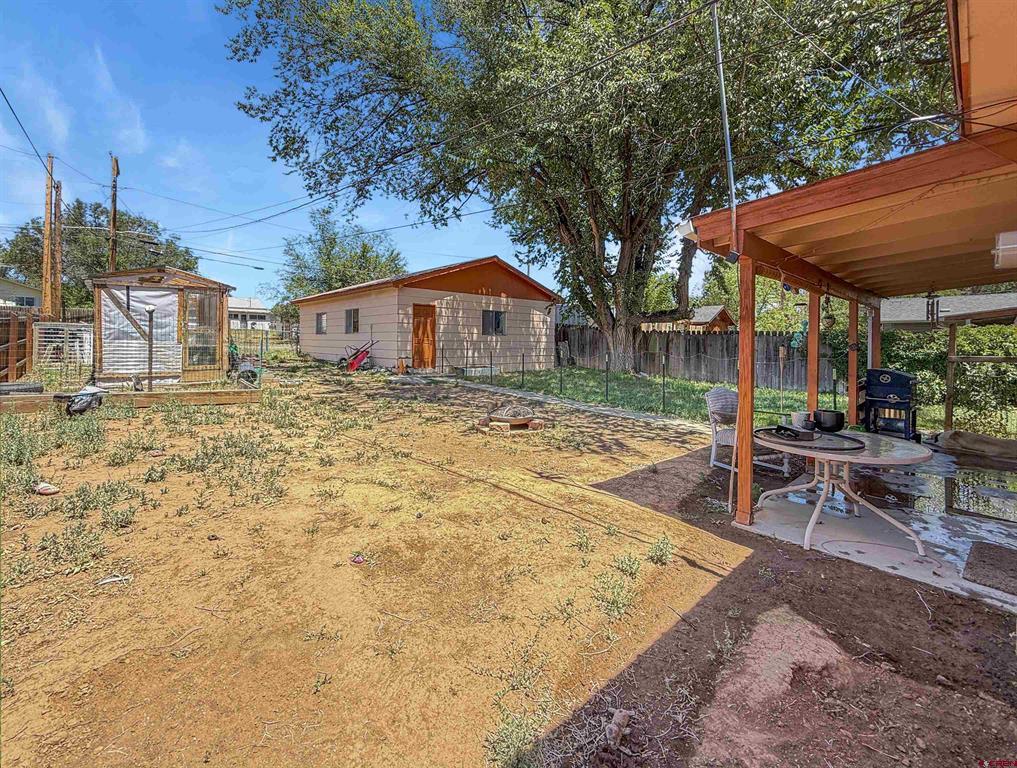 602 E 3rd Street Property Photo 13