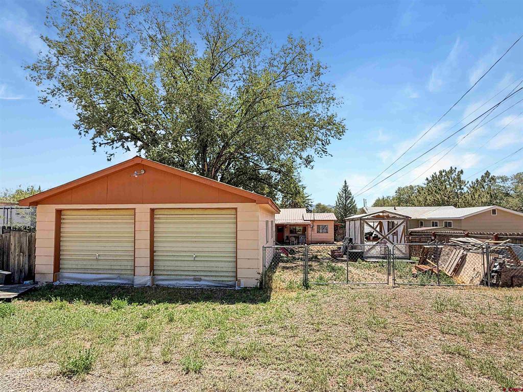 602 E 3rd Street Property Photo 14