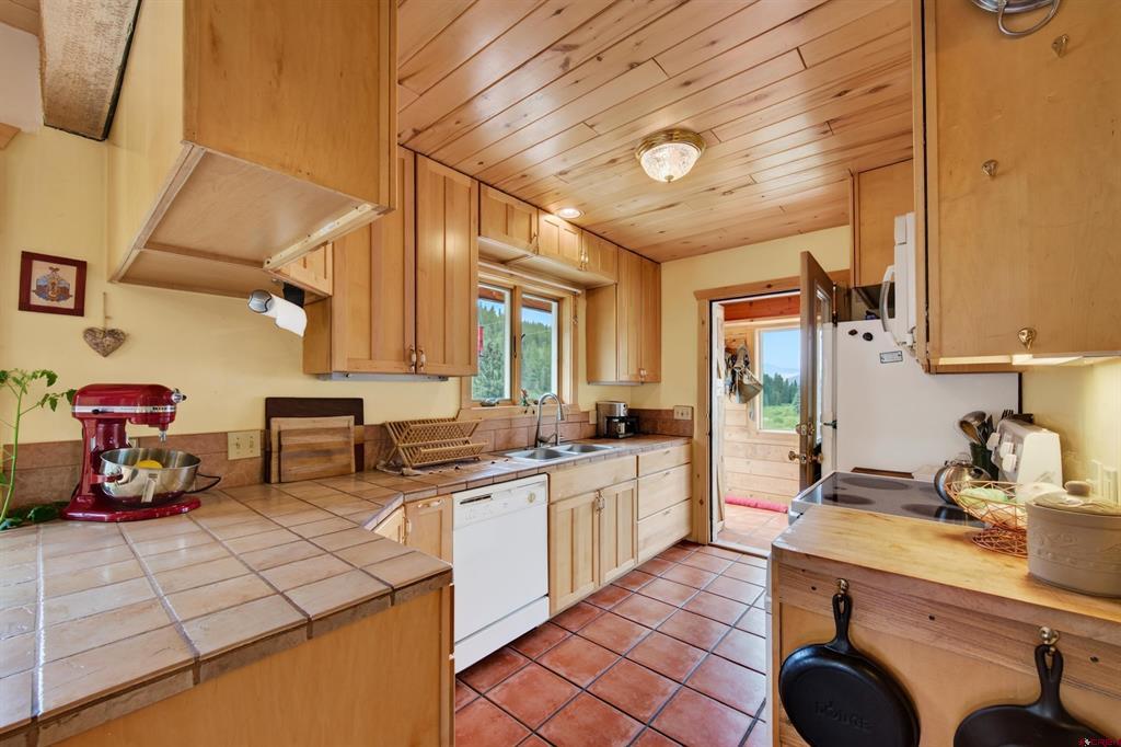 300 Quartz Lane Property Photo 6
