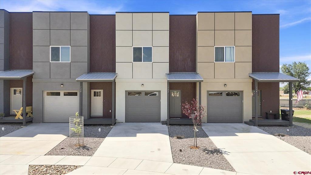 122 Senica Street Property Photo 1