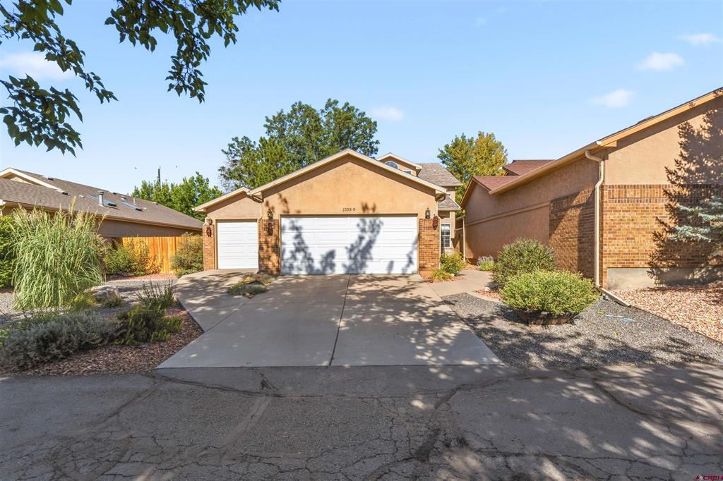 1533 Crest View Way Property Photo 1