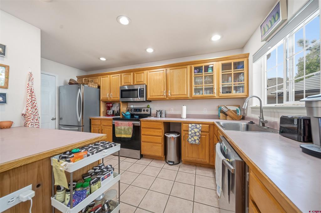 1533 Crest View Way Property Photo 5