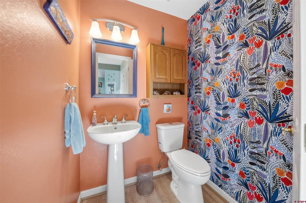 1533 Crest View Way Property Photo 18