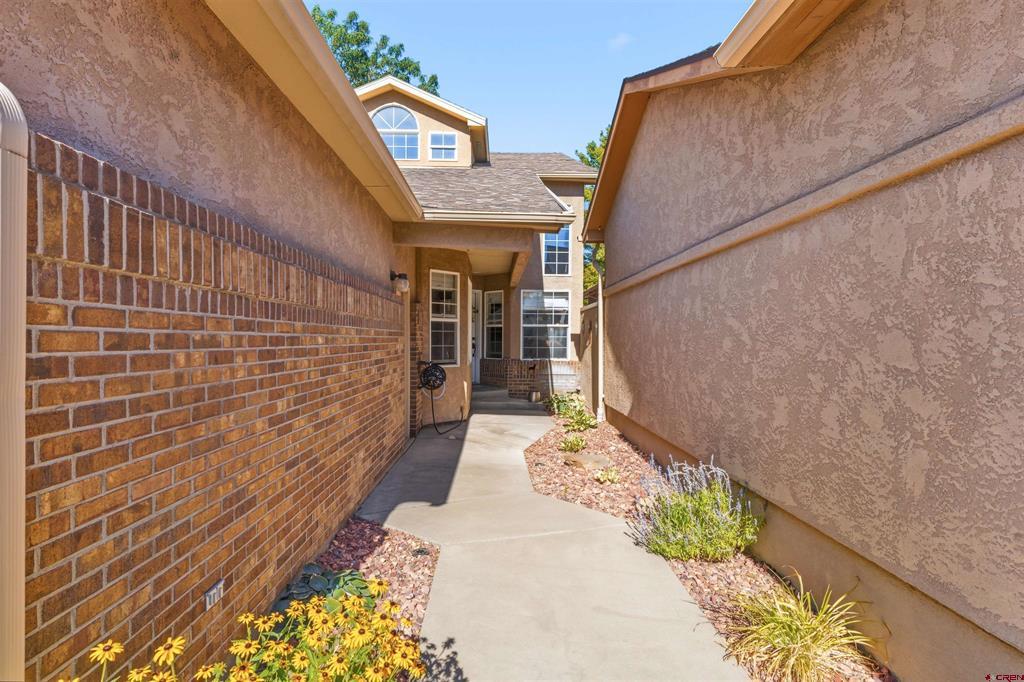 1533 Crest View Way Property Photo 21