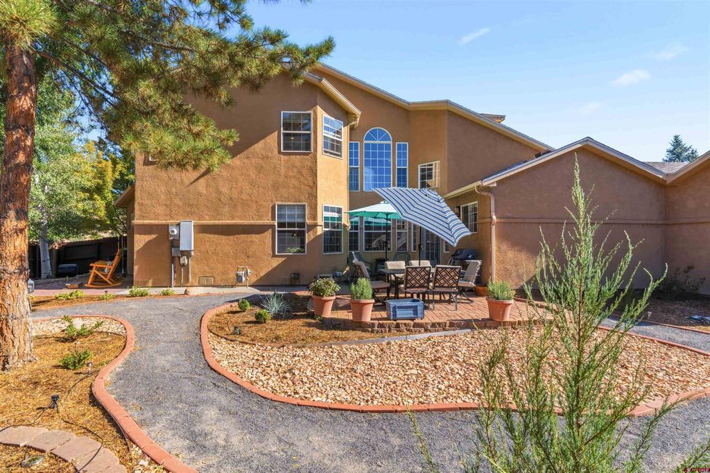 1533 Crest View Way Property Photo 23