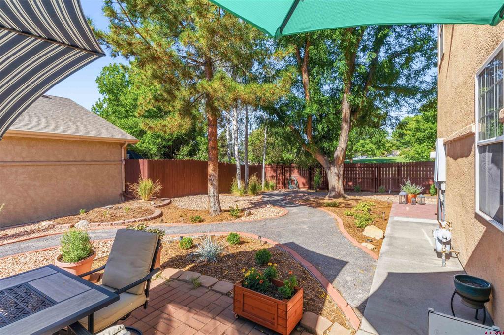 1533 Crest View Way Property Photo 25