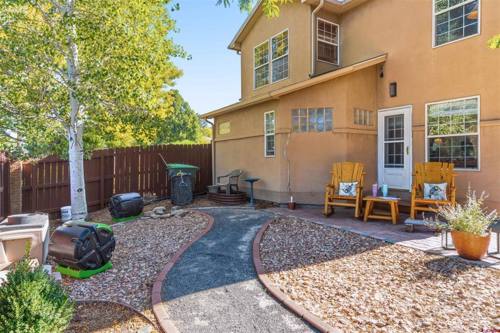 1533 Crest View Way Property Photo 26