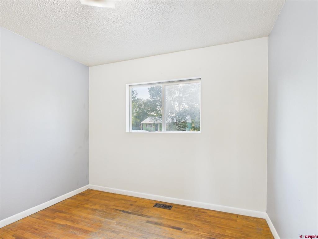 625 E 3rd Street Property Photo 5