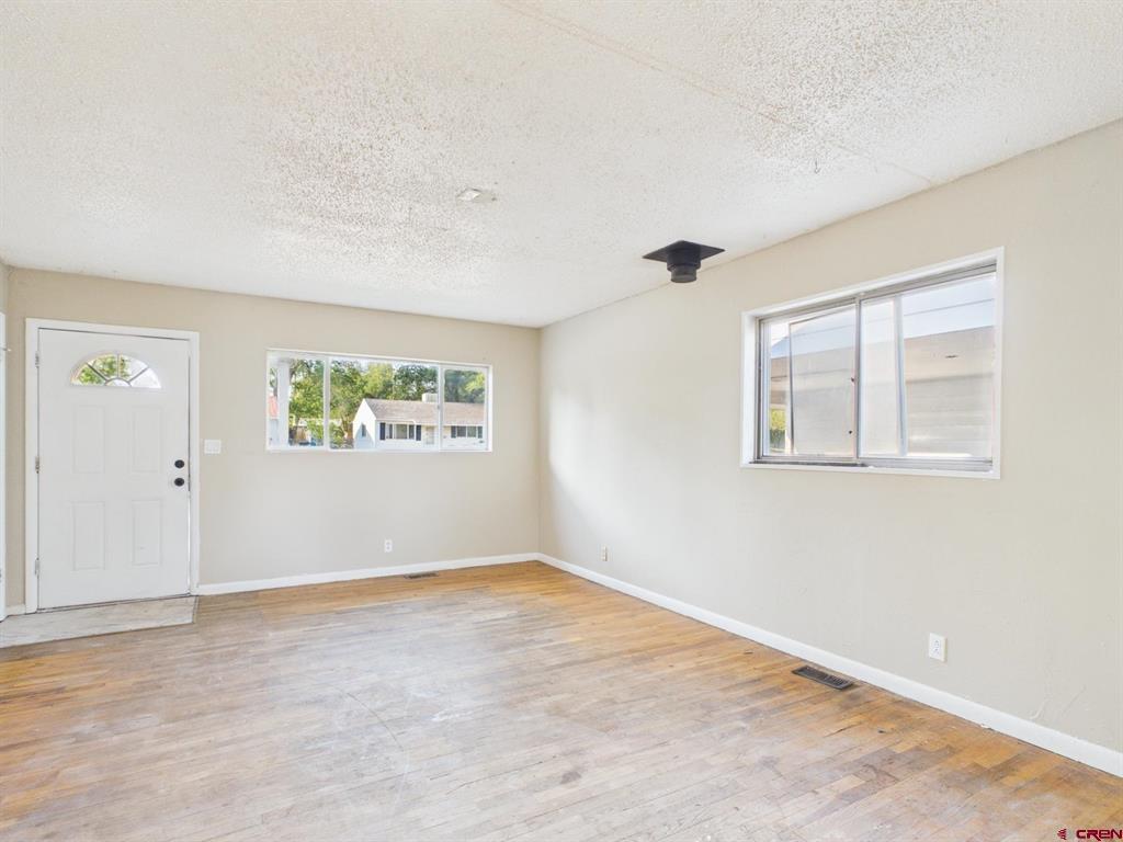 625 E 3rd Street Property Photo 10