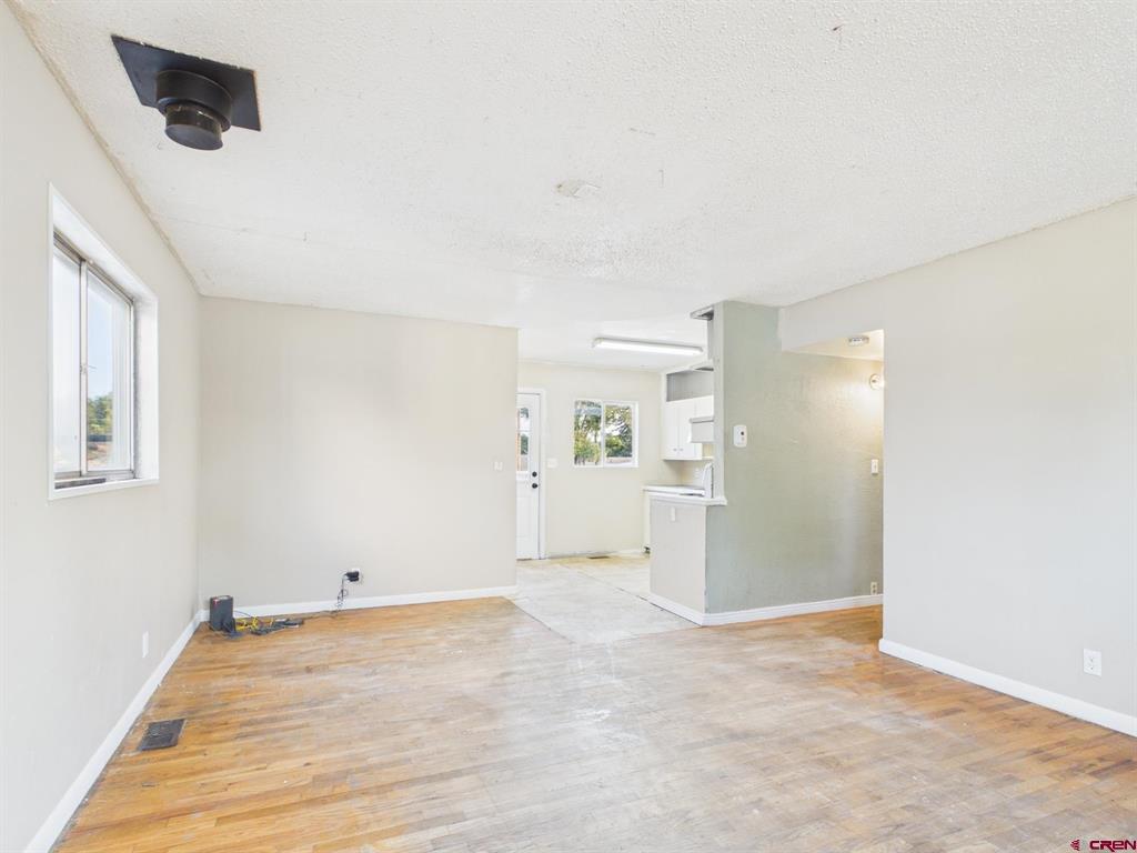 625 E 3rd Street Property Photo 12