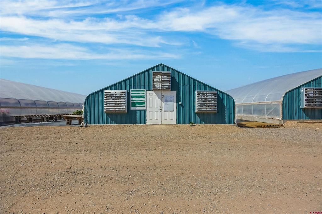 1702 10 Road Property Photo 5