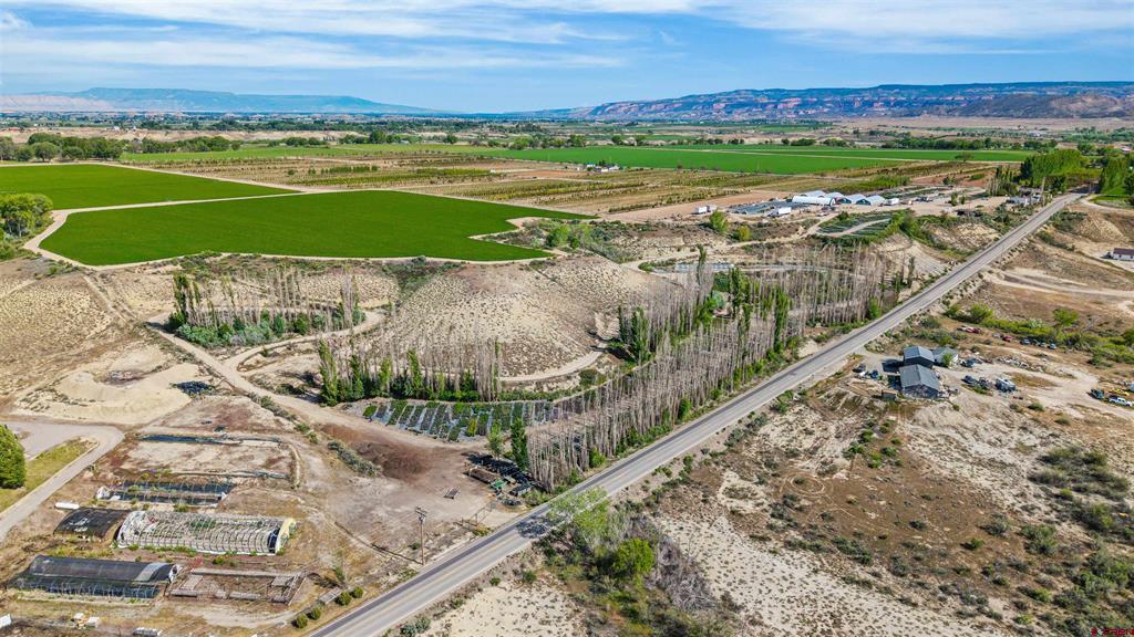 1702 10 Road Property Photo 22