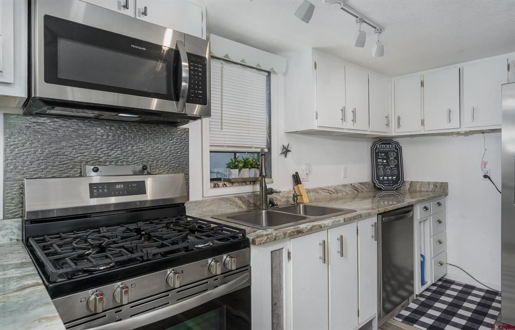 641 S Broadway Property Photo 6