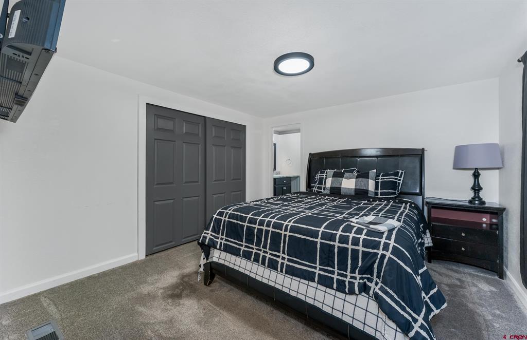 641 S Broadway Property Photo 11