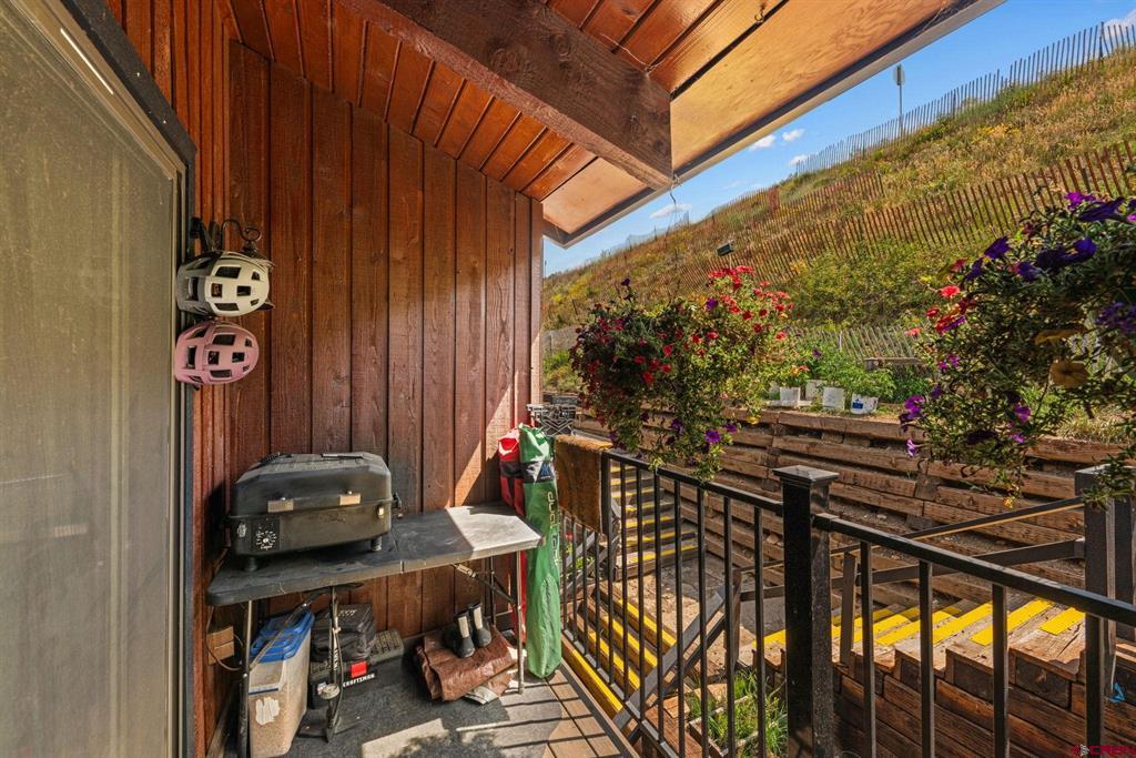 32 Hunter Hill Road Property Photo 9