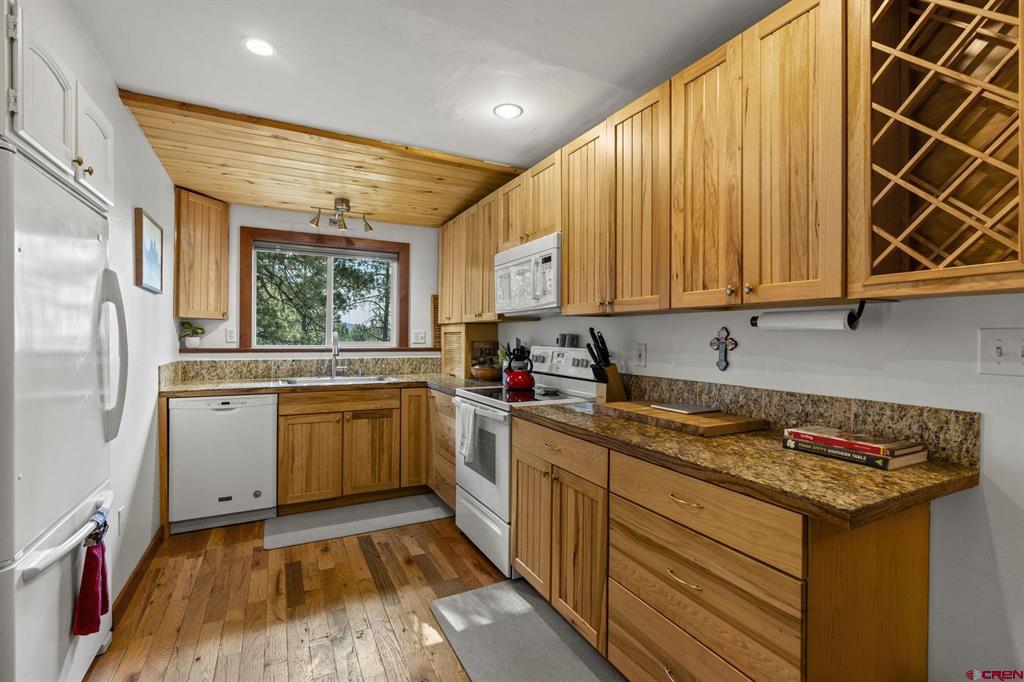 560 Groves Drive Property Photo 8