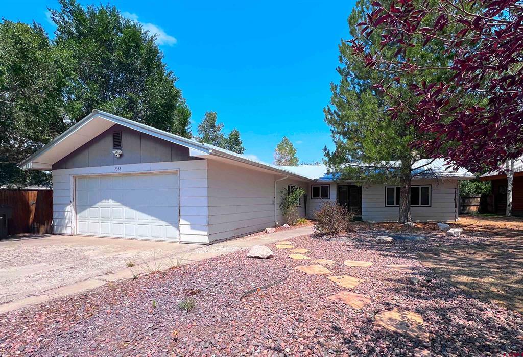 2333 Thomas Avenue Property Photo 1
